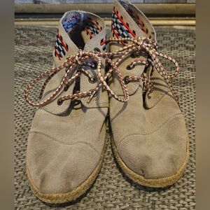 Toms Sand Alarco Desert Boots Womens size 6.5 Boho Chukka Botas Aztec Flat Beige